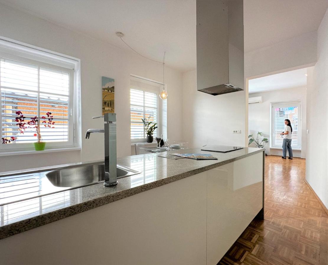 Charming Starry Night Apartment Λιουμπλιάνα Εξωτερικό φωτογραφία