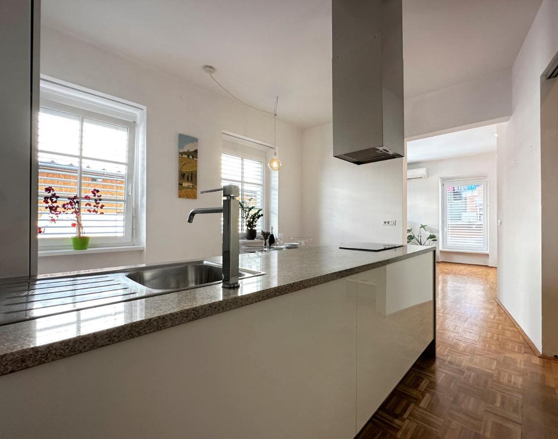 Charming Starry Night Apartment Λιουμπλιάνα Εξωτερικό φωτογραφία
